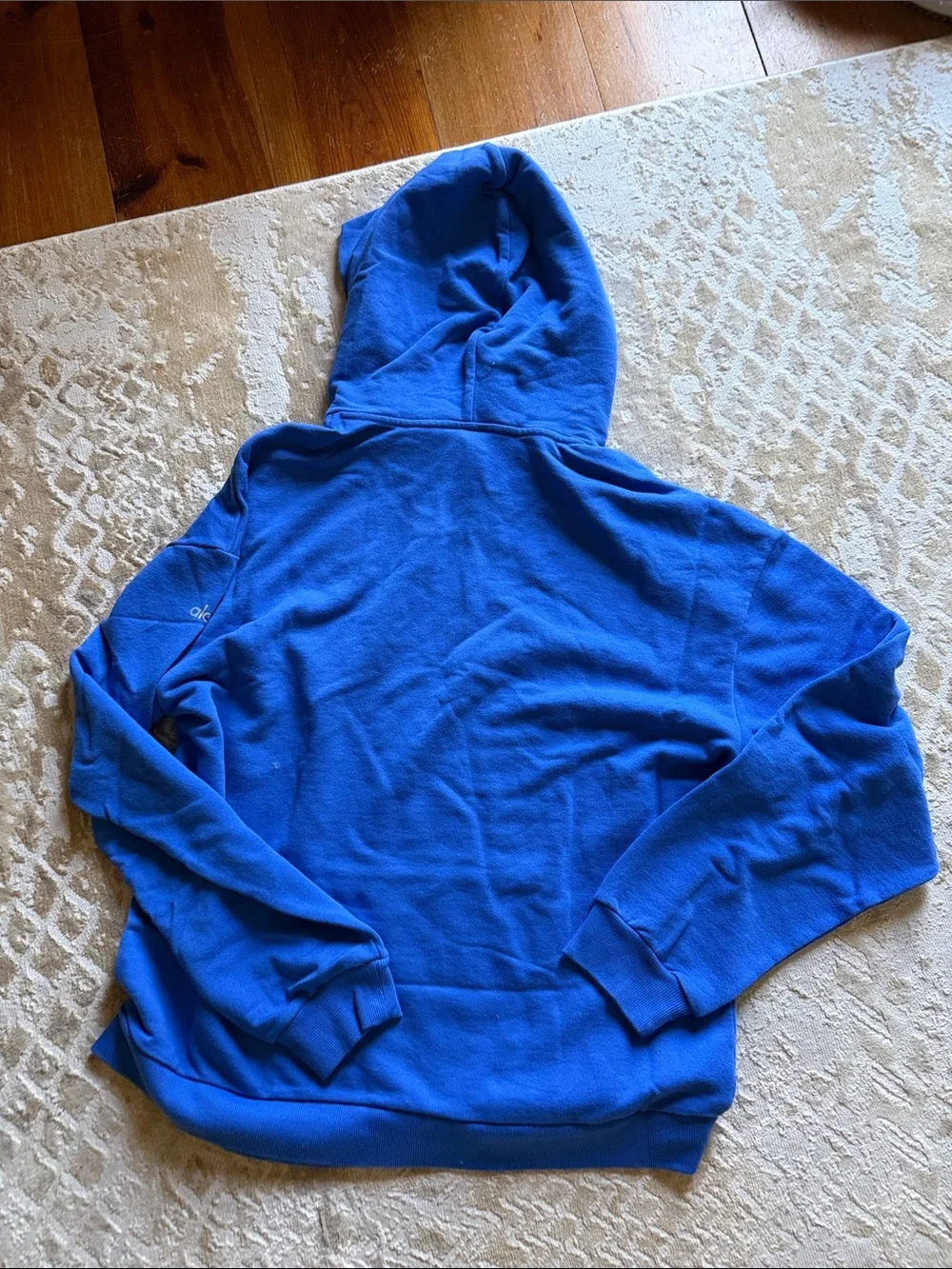 ALO Yoga Marathon Blue Chill Hoodie - Bold Blue Pullover - Picture 3 of 3